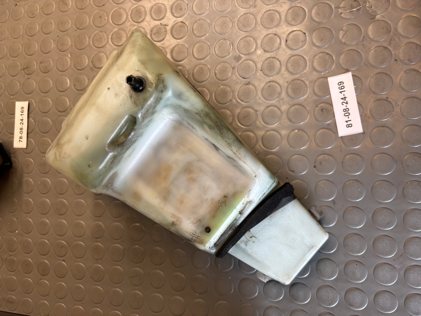 VASCHETTA LIQUIDO RADIATORE SUPPORTO BATTERIA HUSQVARNA SM WRE 125 98-2013