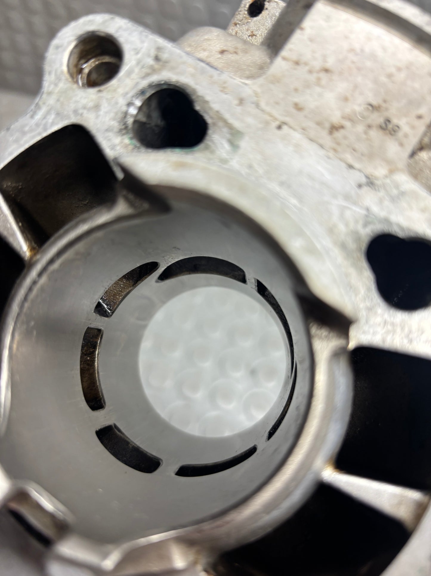 CILINDRO 5 TRAVASI + PISTONE HUSQVARNA WR CR 125 08-2013