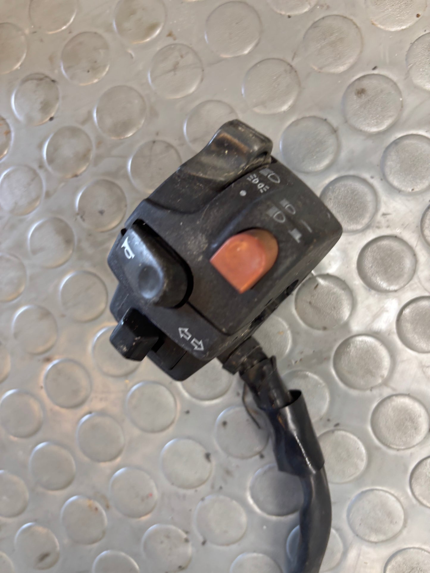 BLOCCHETTO MANUBRIO PULSANTIERA FARI FRECCE LUCI HUSQVARNA SM TE 610 2005-2009