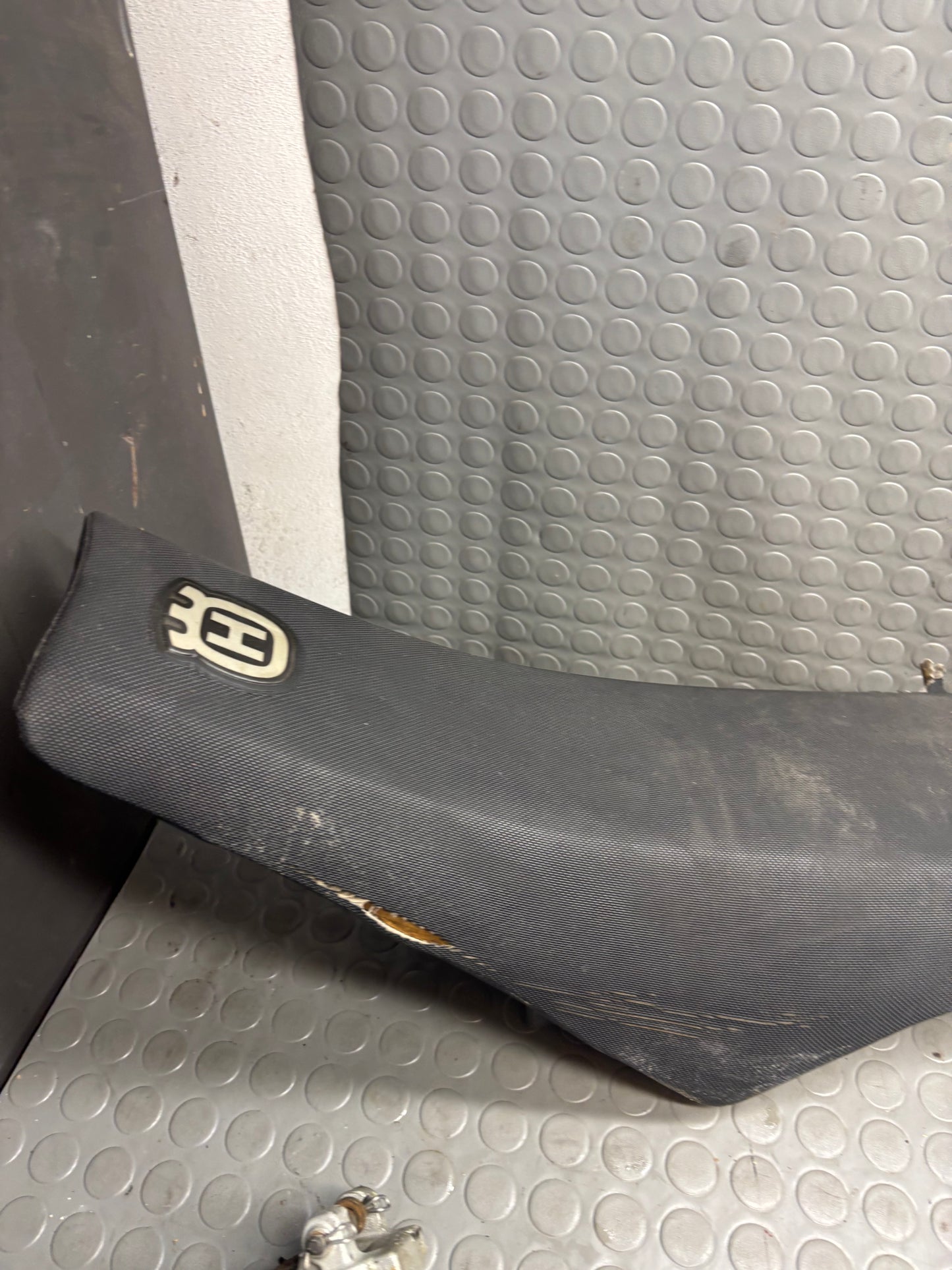 SELLA SADDLE CON STRAPPI HUSQVARNA SM WRE WR CR 125 250 300 06-2013