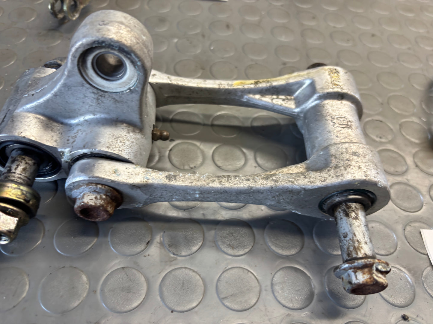LEVERAGGIO FORCELLONE TELAIO LINK HUSQVARNA SM TE 610 05-2009